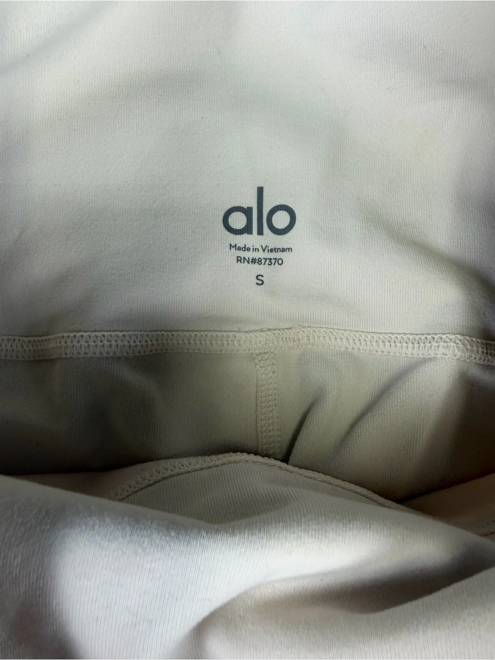 ALO Yoga soft cream